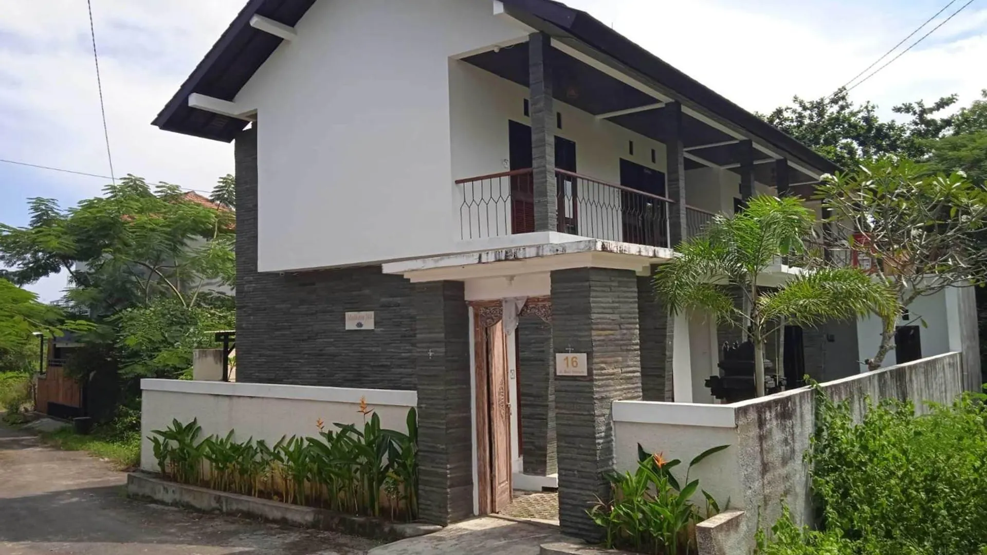 Oyo Danawa House Hotel Denpasar
